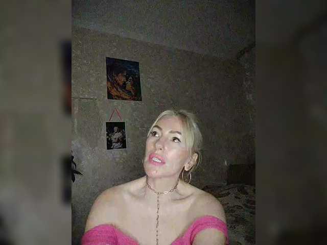 White00Pearl's BongaCams show and profile