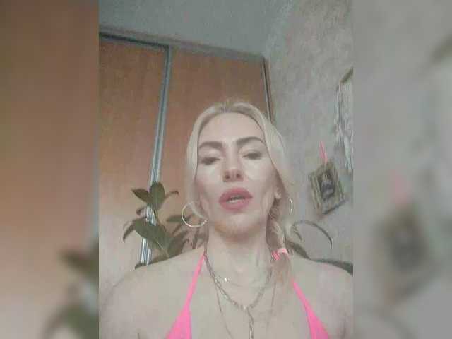 White00Pearl's BongaCams show and profile