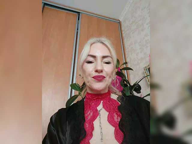 White00Pearl's BongaCams show and profile