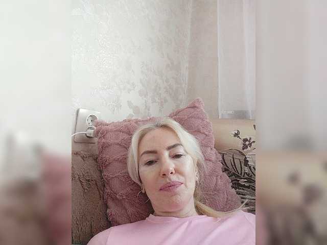 White00Pearl's BongaCams show and profile