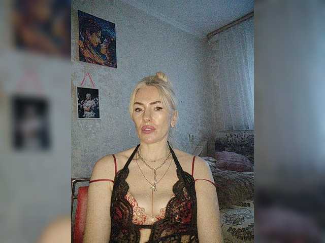 White00Pearl's BongaCams show and profile