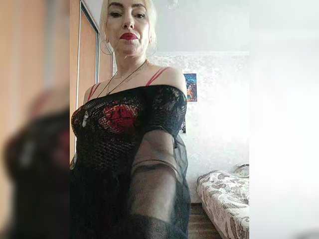 White00Pearl's BongaCams show and profile