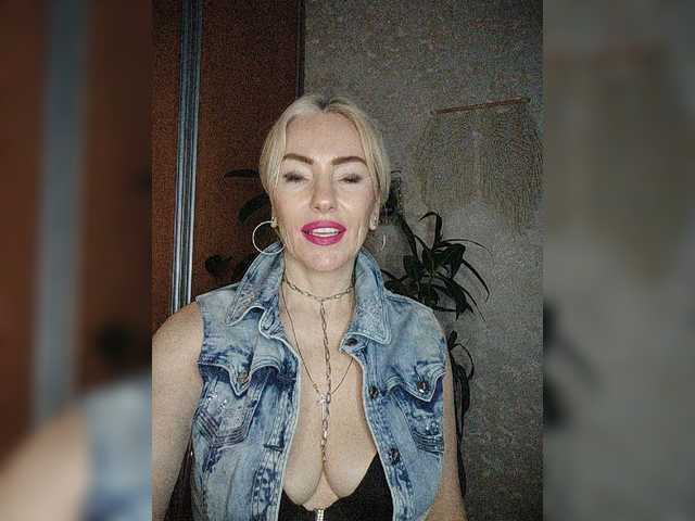  White00Pearl chat room