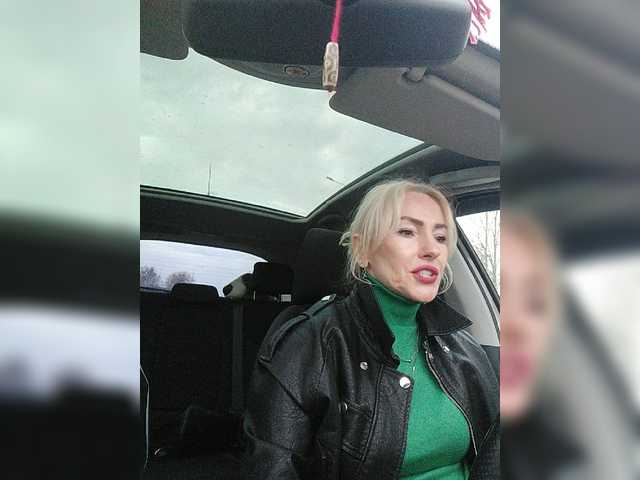 White00Pearl's BongaCams show and profile