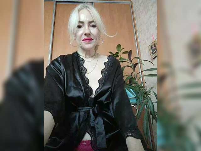 White00Pearl's BongaCams show and profile