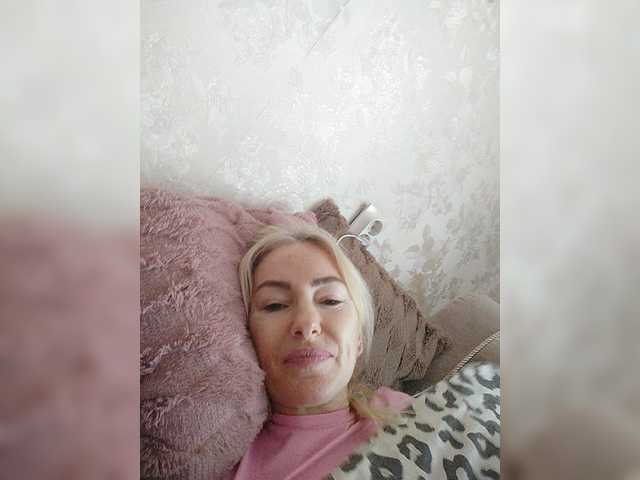 White00Pearl's BongaCams show and profile