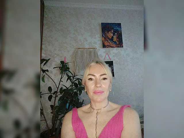 White00Pearl's BongaCams show and profile