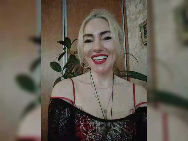 White00Pearl's BongaCams show and profile