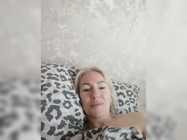 White00Pearl's BongaCams show and profile