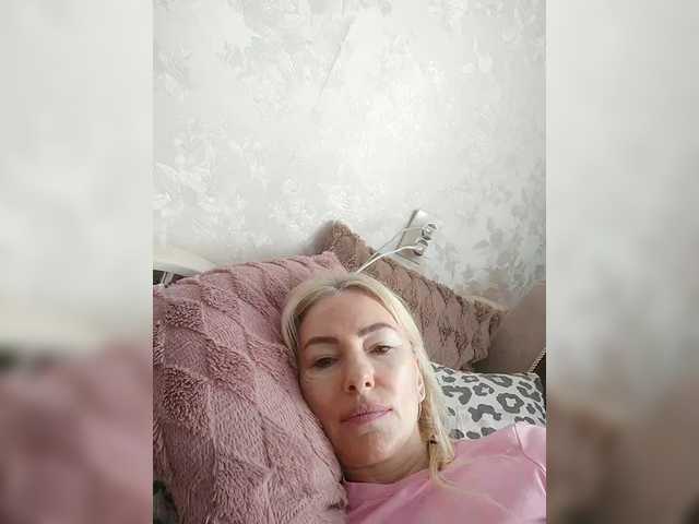 White00Pearl's BongaCams show and profile