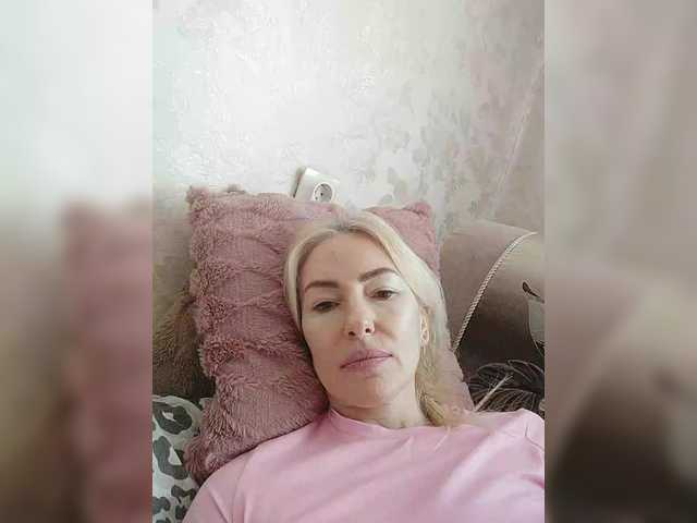 White00Pearl's BongaCams show and profile