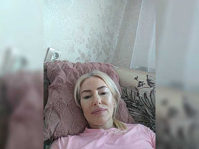 White00Pearl's BongaCams show and profile