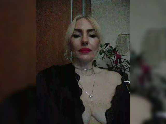 White00Pearl's BongaCams show and profile