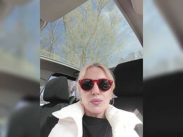 White00Pearl's BongaCams show and profile