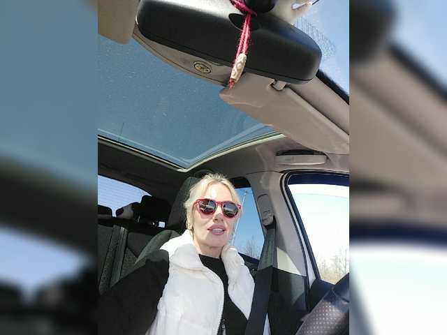 White00Pearl's BongaCams show and profile