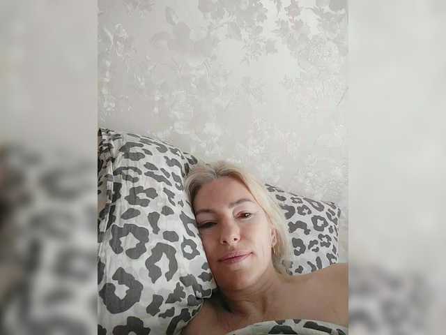 White00Pearl's BongaCams show and profile