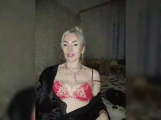 White00Pearl's BongaCams show and profile