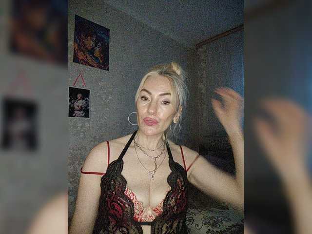 White00Pearl's BongaCams show and profile