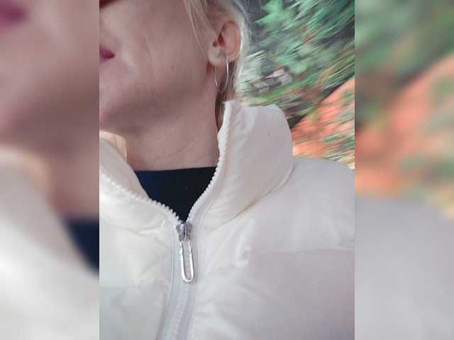 White00Pearl's BongaCams show and profile