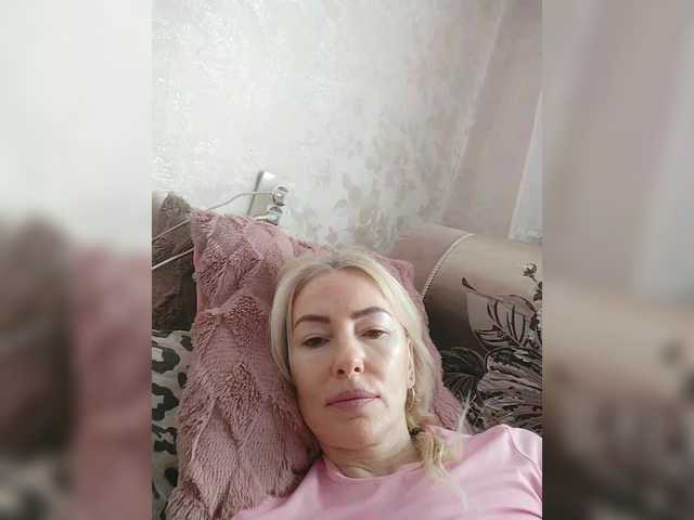 White00Pearl's BongaCams show and profile