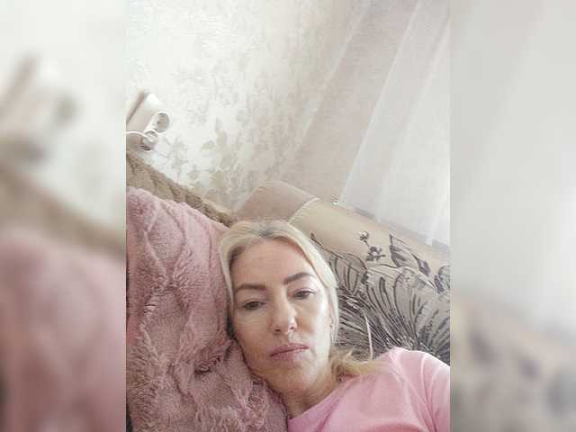 White00Pearl's BongaCams show and profile