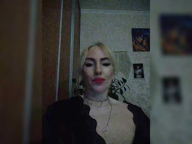 White00Pearl's BongaCams show and profile