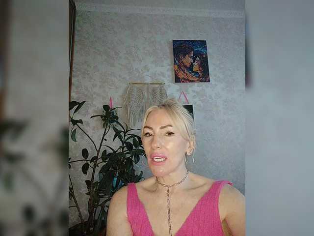 White00Pearl's BongaCams show and profile