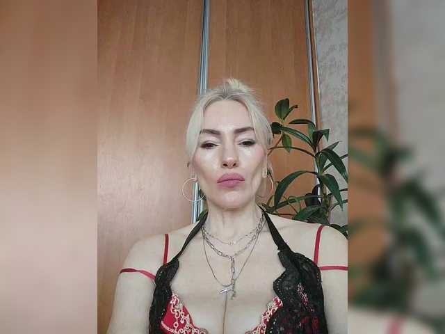 White00Pearl's BongaCams show and profile