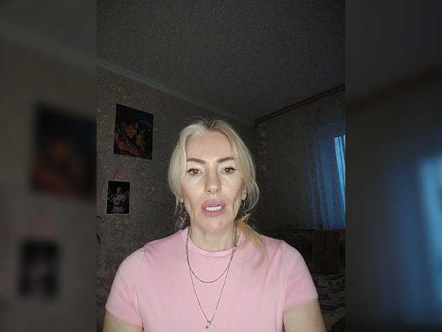 White00Pearl's BongaCams show and profile