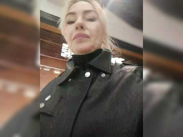 White00Pearl's BongaCams show and profile