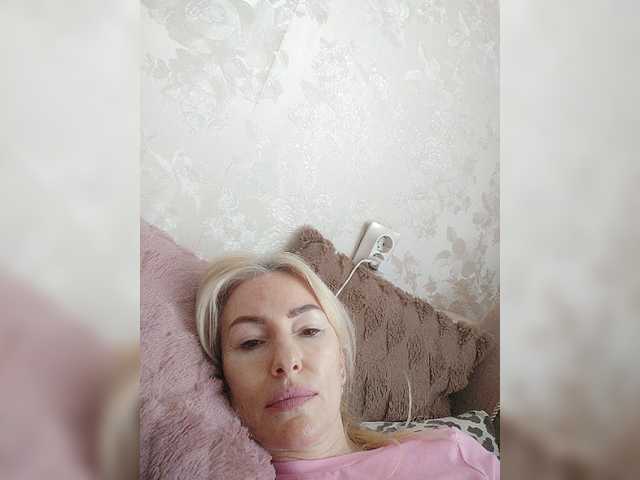 White00Pearl's BongaCams show and profile