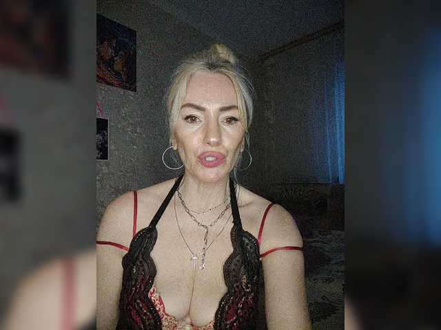 White00Pearl's BongaCams show and profile