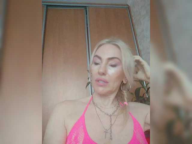 White00Pearl's BongaCams show and profile