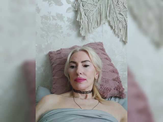 le modèle White00Pearl est en webcam porno dans un show sur le site bongacams, il possède les tags suivants: White/Caucasian,Blonde,Shaved