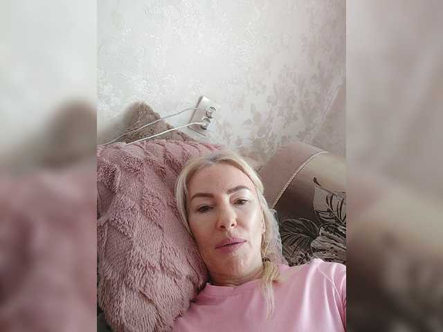 White00Pearl's BongaCams show and profile