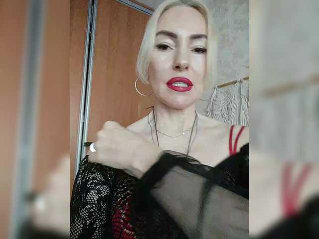 White00Pearl's BongaCams show and profile