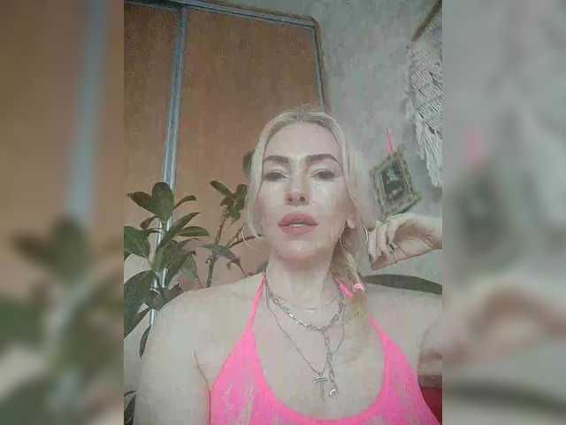  White00Pearl chat room