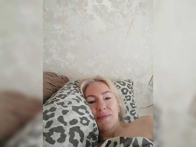 White00Pearl's BongaCams show and profile