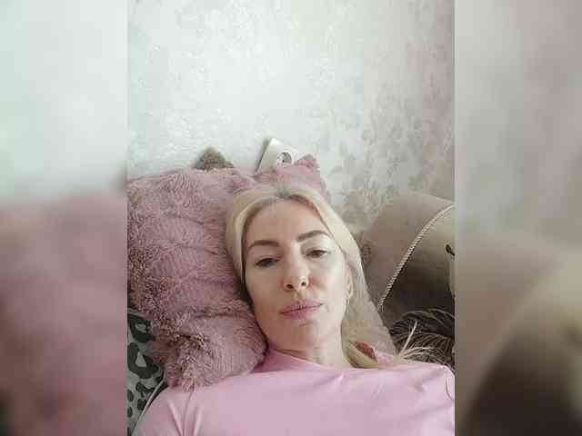 Live stream of White00Pearl