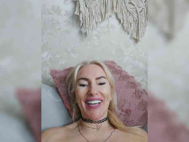 White00Pearl webcam