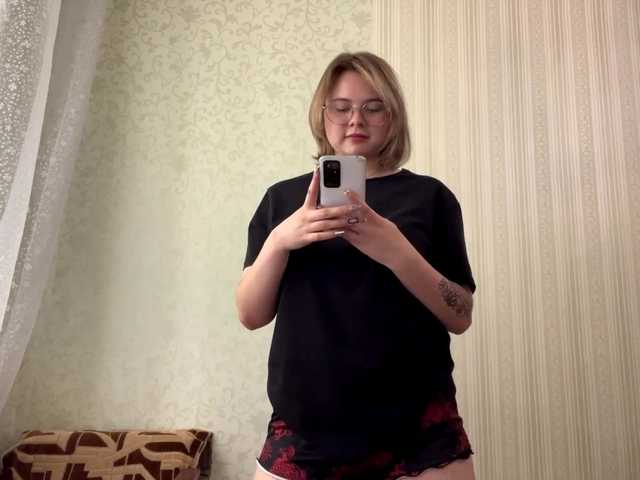 Sweetmeow live webcam show