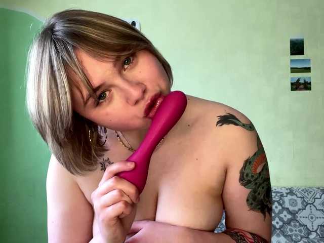 peachpuff Live Cam Chat on BongaCams