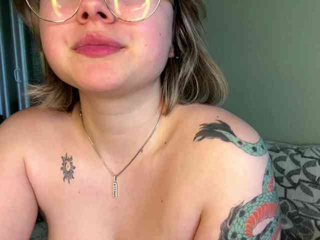 Эта модель сейчас онлайн. peachpuff