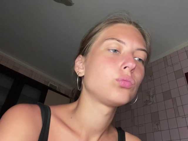 RonnaWillow live cam on BongaCams