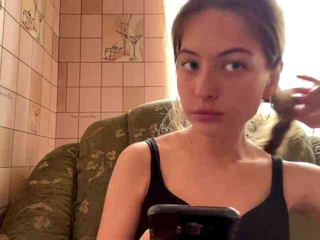 RonnaWillow webcam