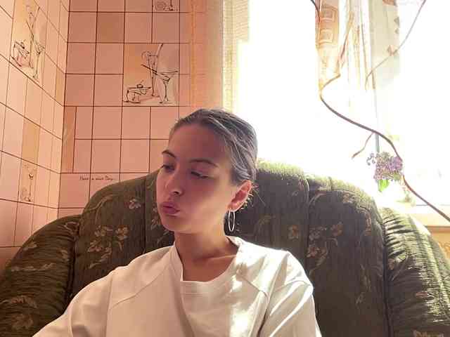 RonnaWillow webcam