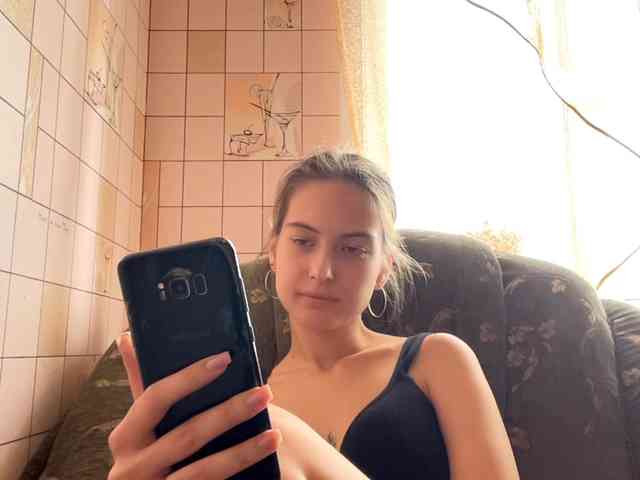 RonnaWillow webcam