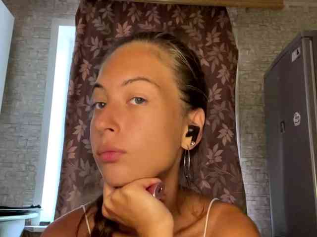 RonnaWillow webcam