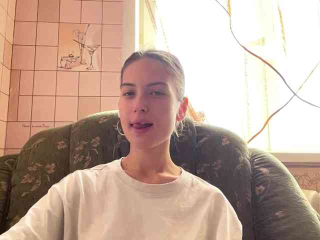 RonnaWillow webcam