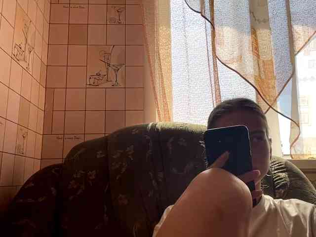 RonnaWillow webcam
